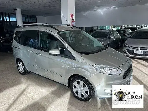 Usata Ford Tourneo 75 CV (55 kW) 2016 Grigio Monovolume
