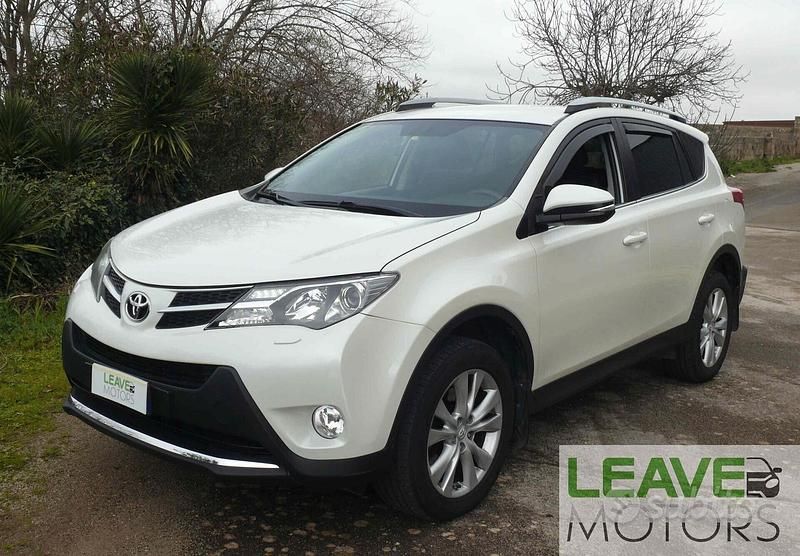 Usata Toyota RAV4 Lounge 150 CV (110 kW) 2013 Bianco SUV