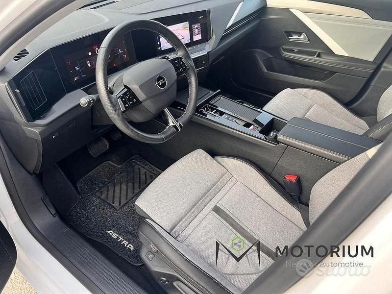 Usata Opel Astra Edition 131 CV (96 kW) 2023 Bianco Berlina
