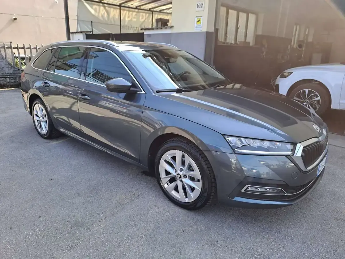 Usata Skoda Octavia Style 150 CV (110 kW) 2021 Grigio Station wagon