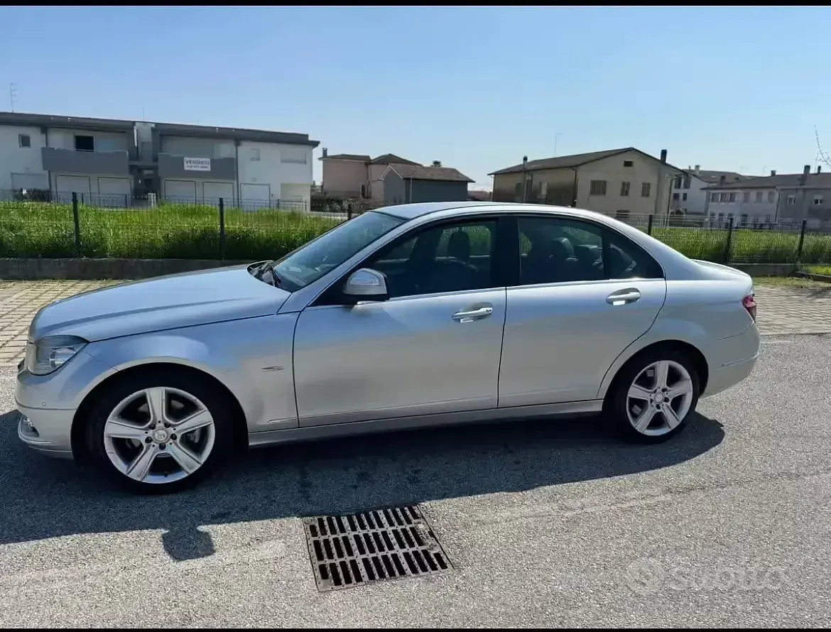 Usata Mercedes C220 170 CV (125 kW) 2008 Grigio Berlina