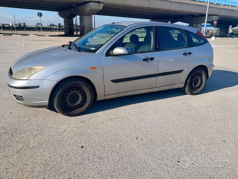 Occasion Ford Focus 100 ch (73 kW) 2002 Gris Berline