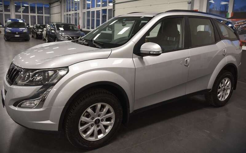 Grigio chiaro metallizzato Usata 2019 Mahindra XUV500 SUV | 11.600 € (Buon prezzo) - Immagine 1/4