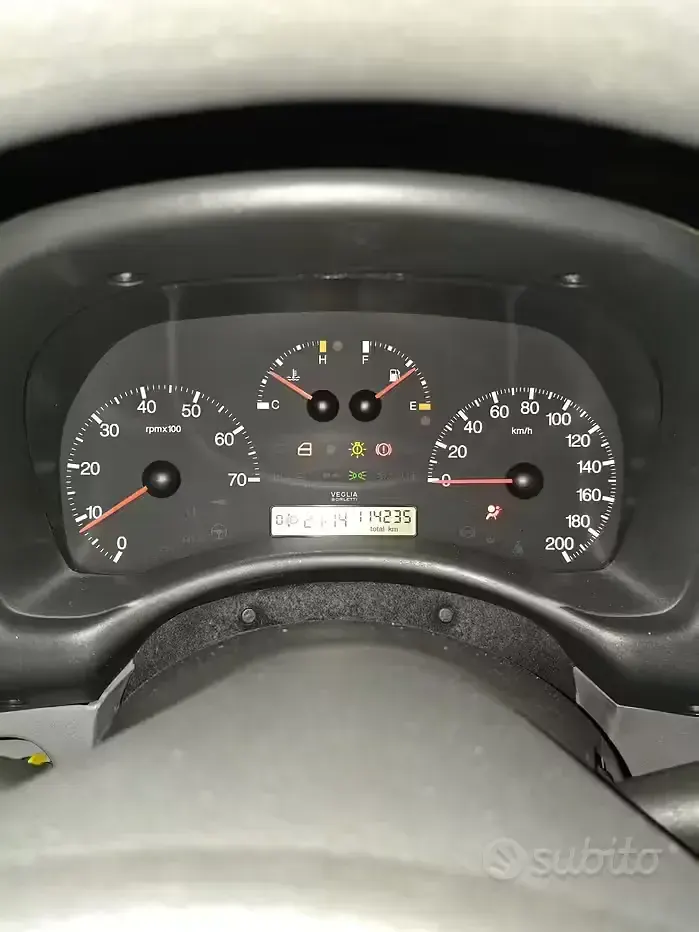 Usata Fiat Punto 60 CV (44 kW) 2002 Grigio Utilitaria