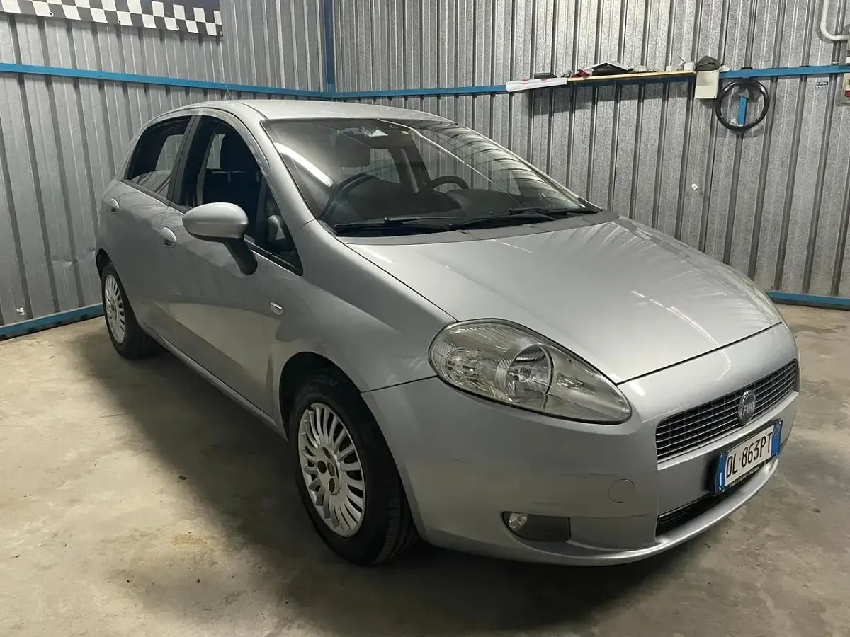 Usata Fiat Grande Punto 65 CV (47 kW) 2007 Argento Utilitaria