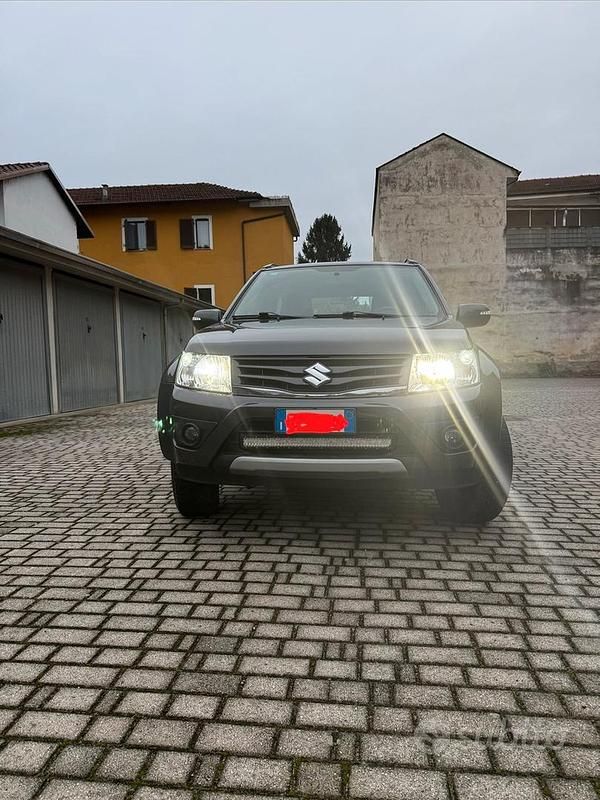 Usata 2013 Suzuki Grand Vitara SUV | 15.000 € (Cara) - Immagine 1/4