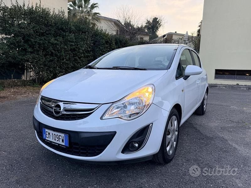 Usata Opel Corsa 85 CV (62 kW) 2012 Bianco Utilitaria