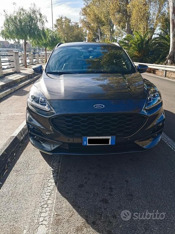 Usata Ford Kuga 120 CV (88 kW) 2022 Grigio SUV
