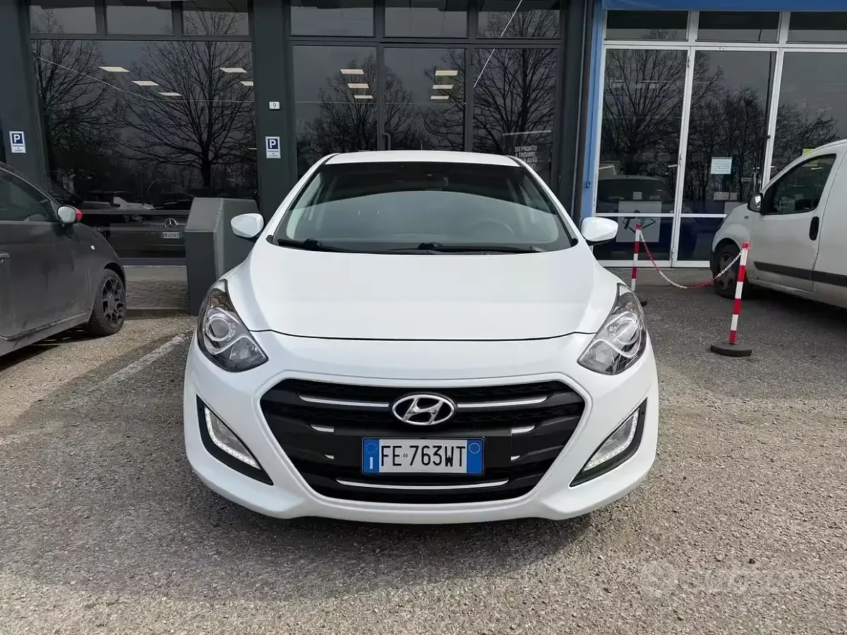 Usata Hyundai i30 100 CV (73 kW) 2016 Bianco Berlina