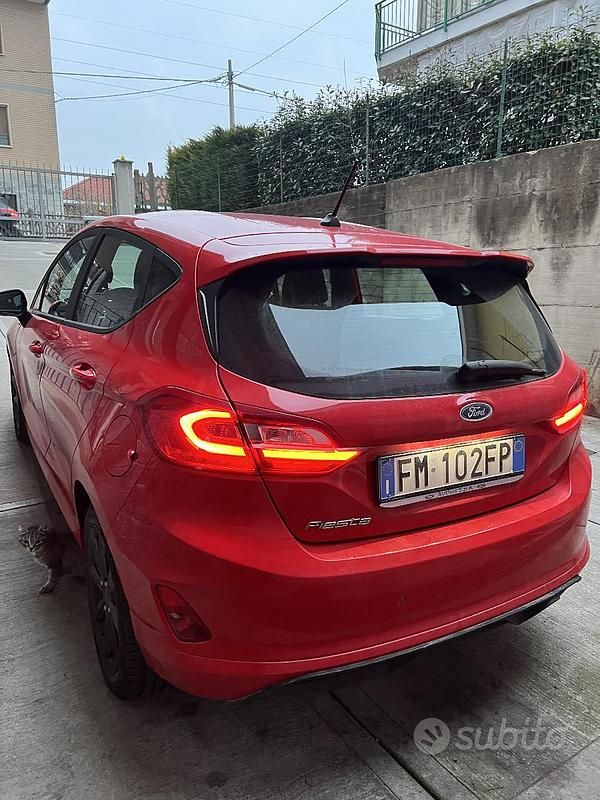 Usata Ford Fiesta 120 CV (88 kW) 2017 Rosso Utilitaria