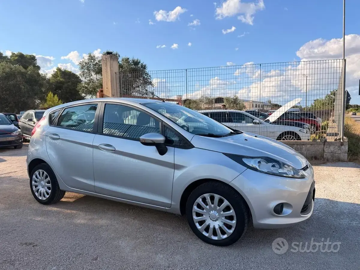 Usata Ford Fiesta 60 CV (44 kW) 2010 Grigio Berlina