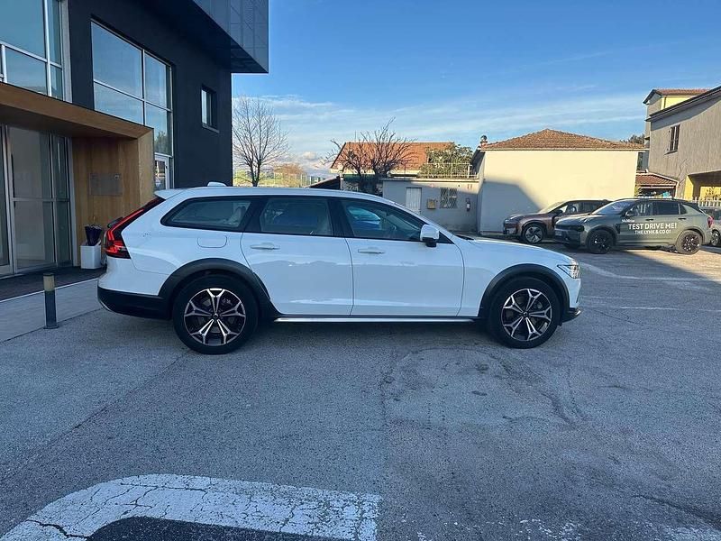 Usata Volvo V90 CC Business Edition 197 CV (144 kW) 2021 Bianco Station wagon
