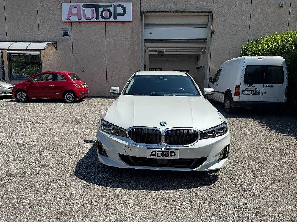Usata BMW 318 Efficient Dynamics 150 CV (110 kW) 2023 Bianco Station wagon