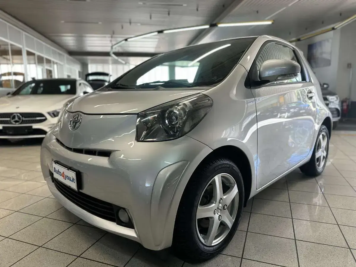 Usata Toyota iQ 68 CV (50 kW) 2009 Argento Utilitaria