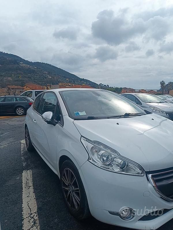 Usata Peugeot 208 92 CV (67 kW) 2012 Bianco Utilitaria
