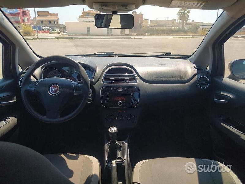 Usata Fiat Punto 90 CV (66 kW) 2012 Grigio Utilitaria