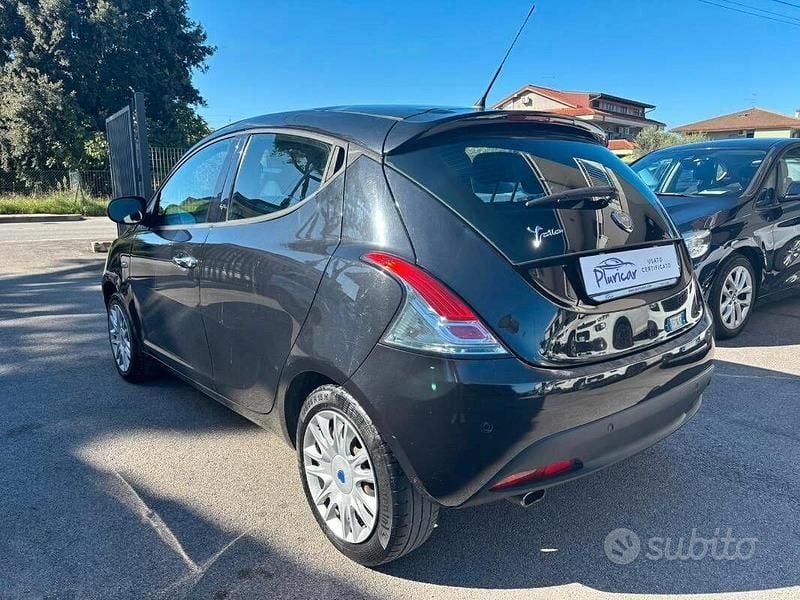 Usata Lancia Ypsilon Silver 69 CV (50 kW) 2015 Nero Utilitaria