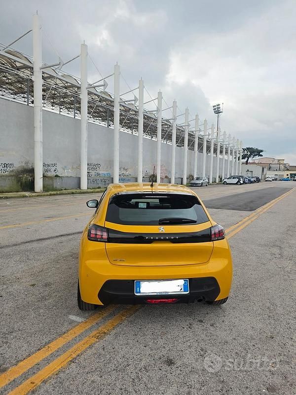 Usata Peugeot 208 Active 75 CV (55 kW) 2020 Giallo Utilitaria