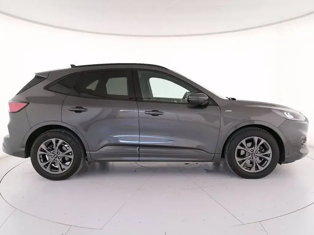 Usata Ford Kuga ST-Line 120 CV (88 kW) 2022 Magnetic grey (metallizzato) SUV