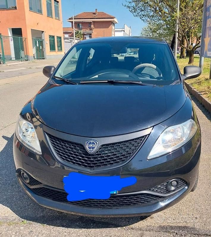 Usata Lancia Ypsilon 69 CV (50 kW) 2020 Nero Utilitaria