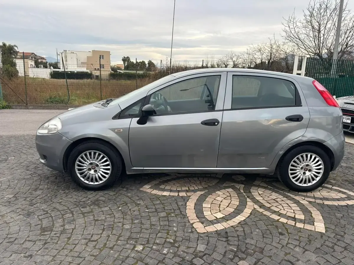 Usata Fiat Grande Punto Active 65 CV (47 kW) 2006 Argento Utilitaria