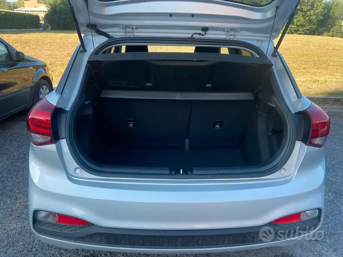 Usata Hyundai i20 75 CV (55 kW) 2020 Grigio Utilitaria