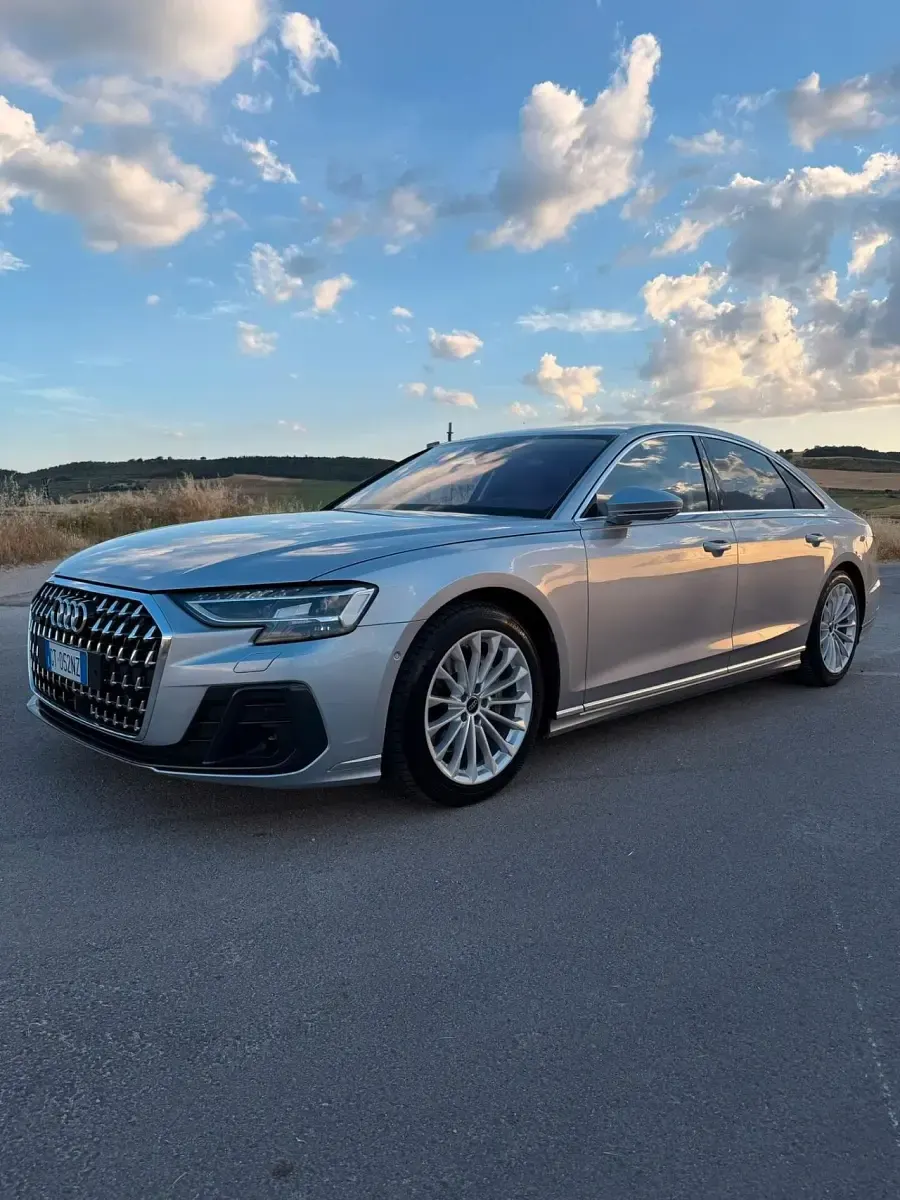 Usata Audi A8L Design 285 CV (209 kW) 2024 Argento Berlina