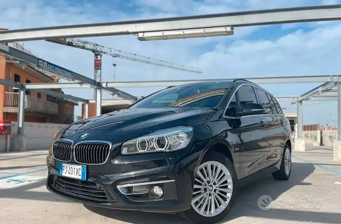 Usata BMW 218 Gran Tourer Luxury Line 150 CV (110 kW) 2017 Nero Monovolume