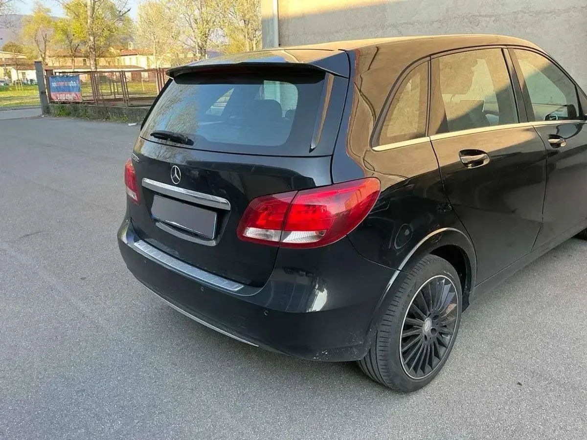Usata Mercedes B200 Executive 156 CV (114 kW) 2017 Nero Utilitaria