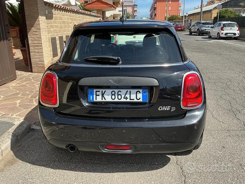 Usata Mini One D 102 CV (75 kW) 2017 Nero Utilitaria