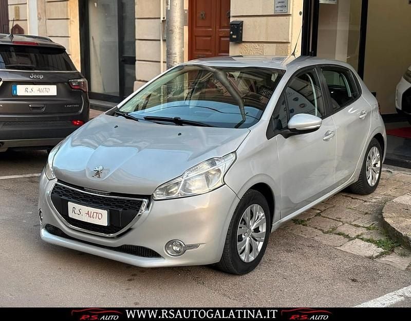 Usata Peugeot 208 95 CV (69 kW) 2014 Grigio Utilitaria