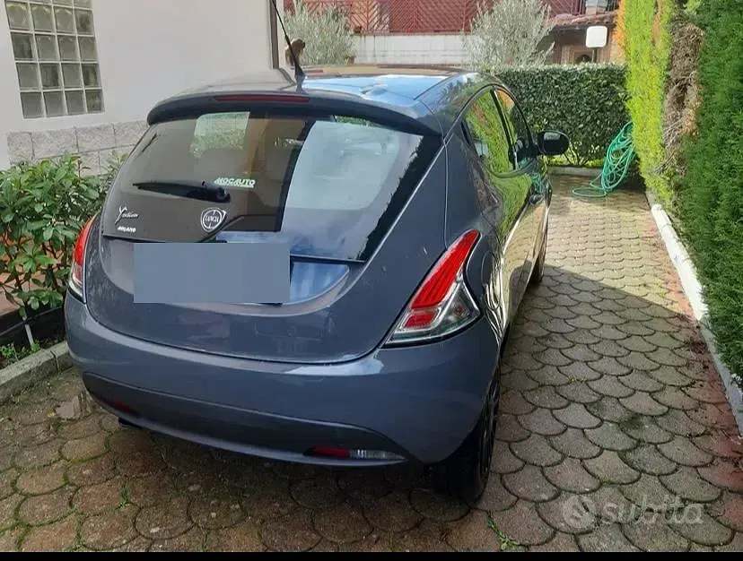 Usata Lancia Ypsilon 69 CV (50 kW) 2015 Grigio Utilitaria