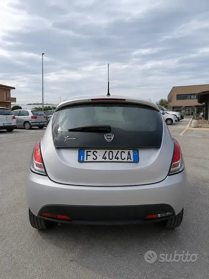 Usata Lancia Ypsilon 69 CV (50 kW) 2018 Grigio Utilitaria