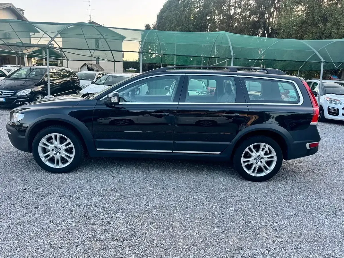 Usata Volvo XC70 Momentum 181 CV (133 kW) 2014 Nero Station wagon