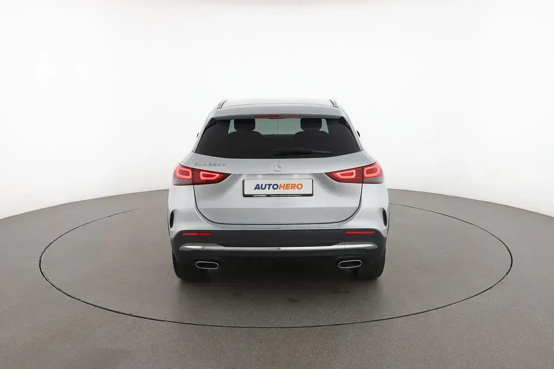 Begagnad Mercedes GLA250 AMG line 218 HK (160 kW) 2020 Silver SUV