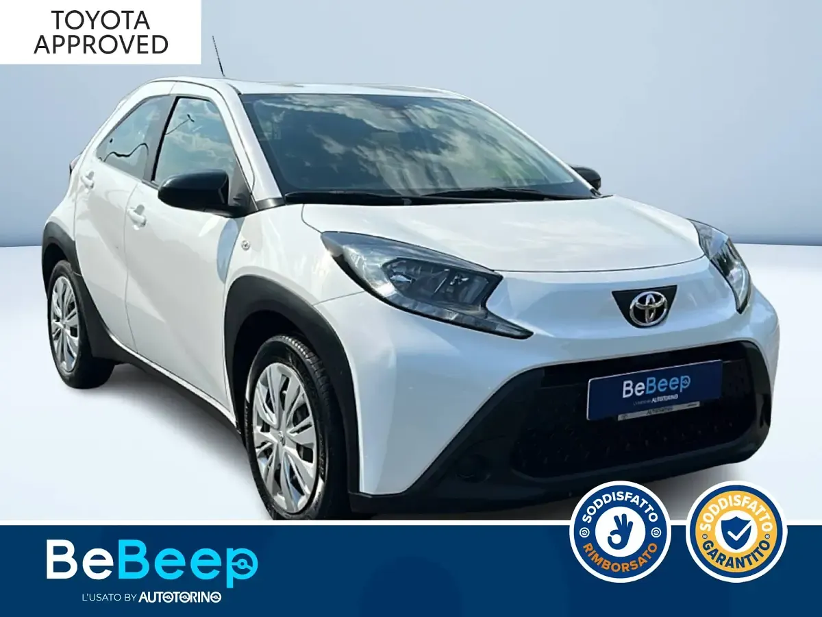 Usata Toyota Aygo X Active 72 CV (52 kW) 2023 Bianco pastello SUV