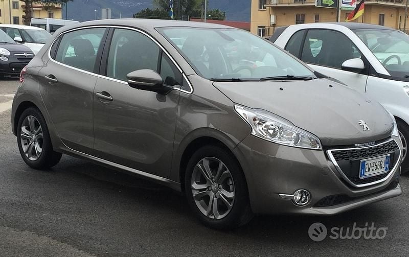 Usata Peugeot 208 Allure 82 CV (60 kW) 2014 Utilitaria