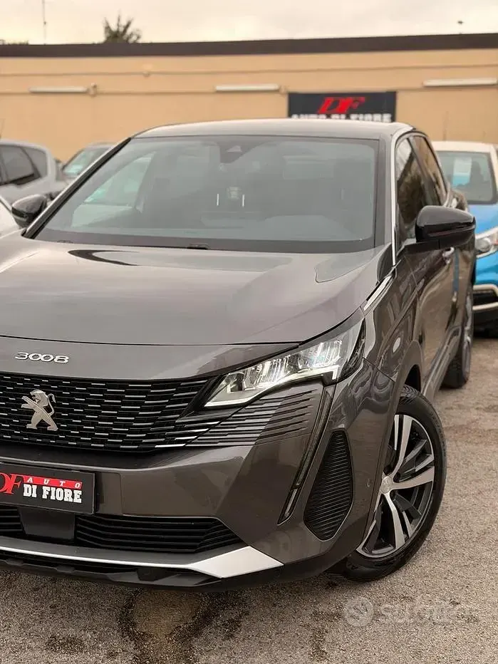 Usata Peugeot 3008 Allure 131 CV (96 kW) 2023 Grigio SUV
