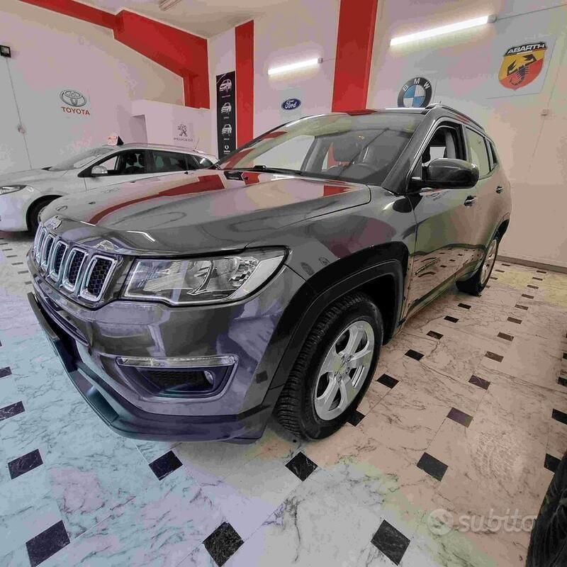 Grigio Usata 2018 Jeep Compass Longitude SUV | 13.900 € (Buon prezzo) - Immagine 1/4