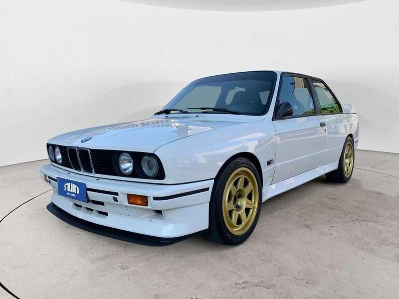 Usata BMW M3 220 CV (161 kW) 1987 Bianco pastello Utilitaria