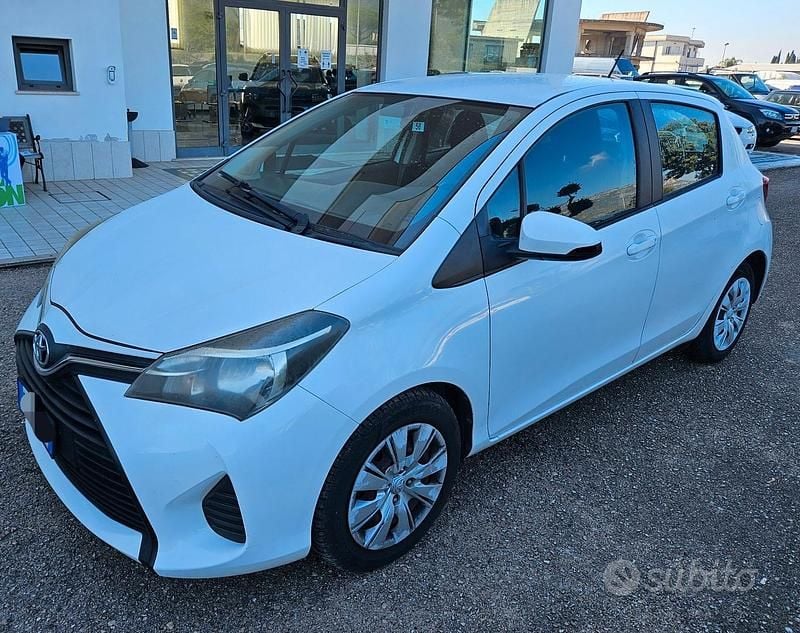 Usata Toyota Yaris Style 89 CV (65 kW) 2015 Bianco Berlina