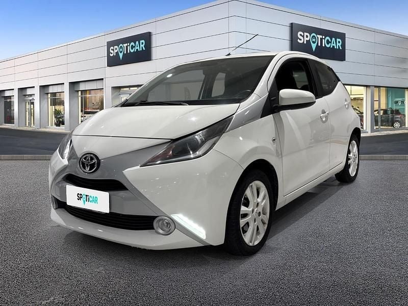 Usata Toyota Aygo X-play 69 CV (50 kW) 2016 Bianco Utilitaria