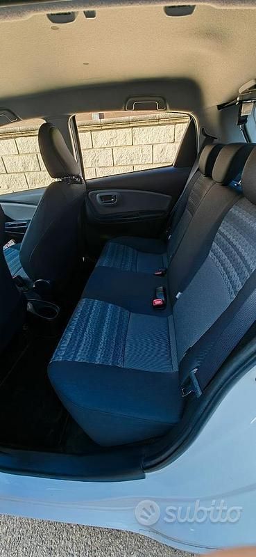 Begagnad Toyota Yaris 69 HK (50 kW) 2016 Vit Sedan