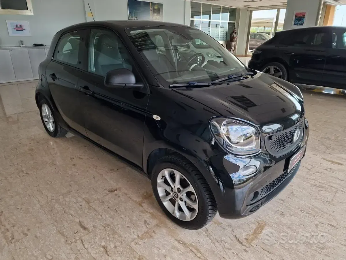 Usata Smart ForFour 71 CV (52 kW) 2015 Nero Utilitaria