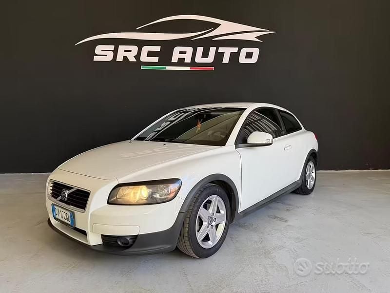 Usata Volvo C30 R-Design 108 CV (79 kW) 2009 Bianco Utilitaria