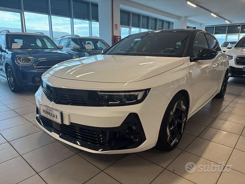 Bianco Usata 2024 Opel Astra GSe Tre volumi | 28.900 € (Buon prezzo) - Immagine 1/4