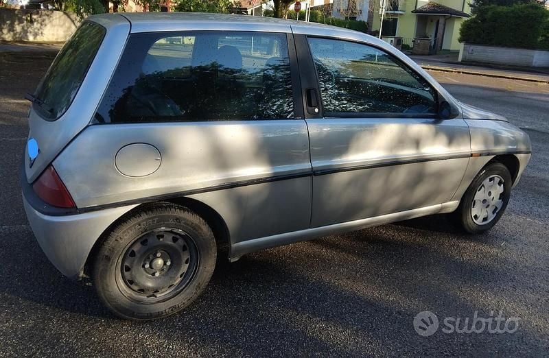 Usata Lancia Ypsilon 60 CV (44 kW) 1999 Grigio Utilitaria
