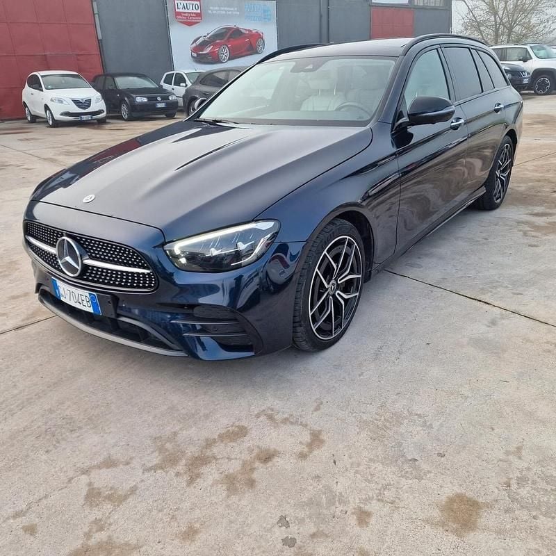 Usata Mercedes E220 Premium Plus 199 CV (146 kW) 2022 Blu Station wagon