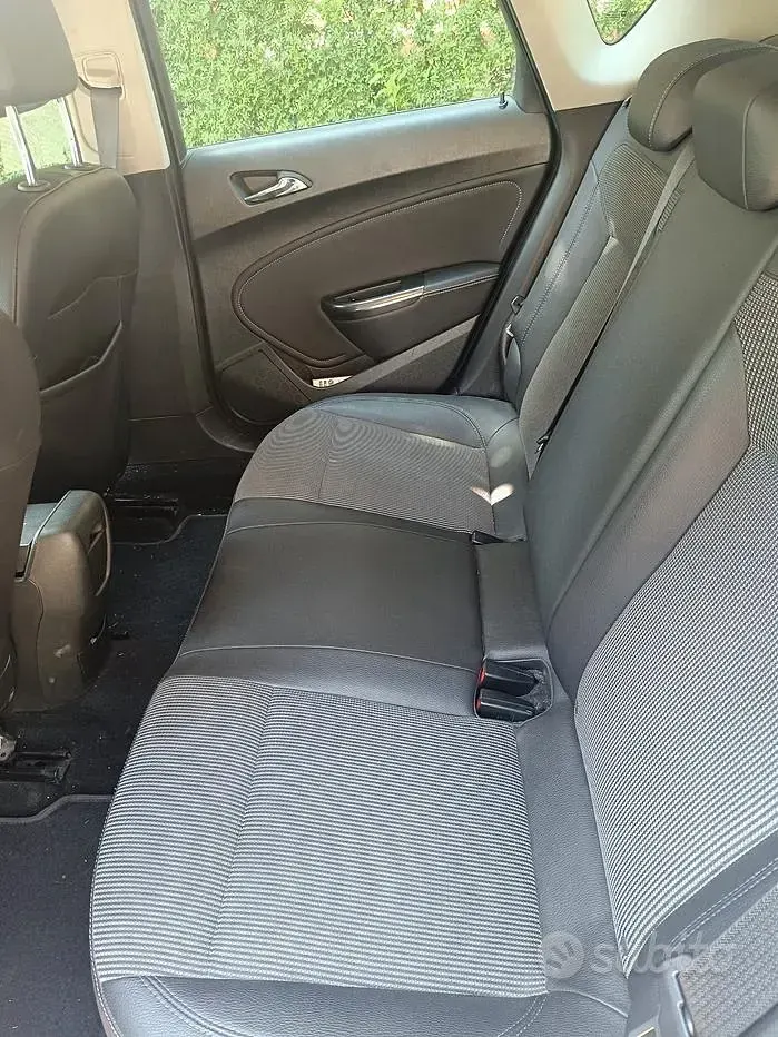 Usata Opel Astra Cosmo 116 CV (85 kW) 2011 Nero Berlina
