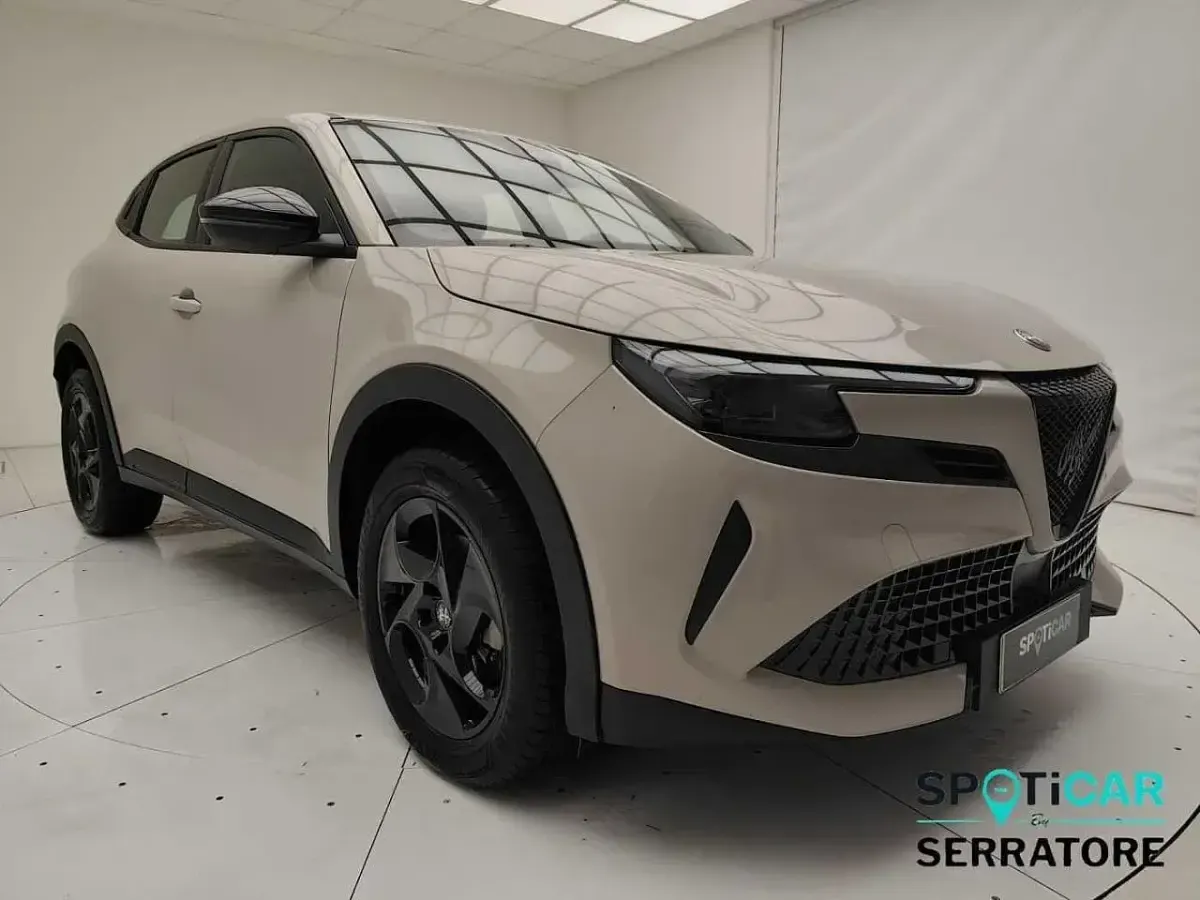 Usata Alfa Romeo Junior 145 CV (106 kW) 2025 Bianco SUV